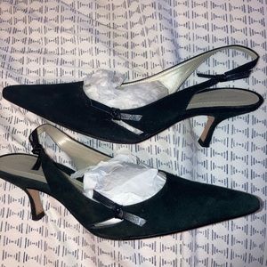 Stunning ANN TAYLOR SUEDE/LEATHER HEELS sz8